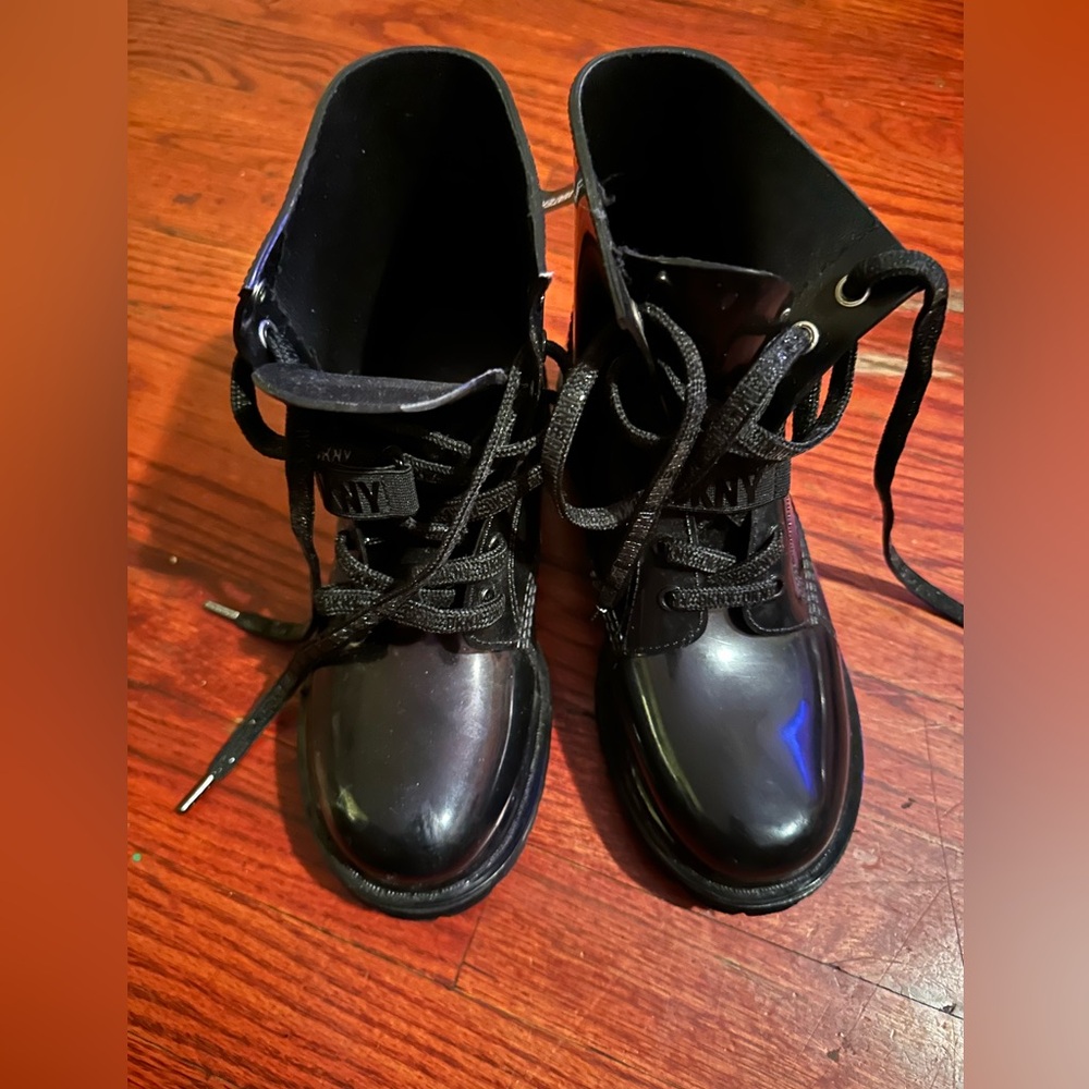 DKNY women shoes 7M Black Tilly Boots lace up,waterproof